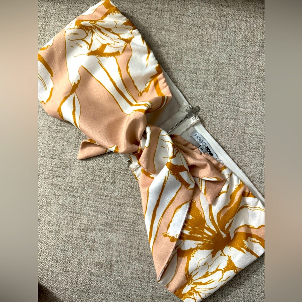 Fashion nova tie me up crop top size M